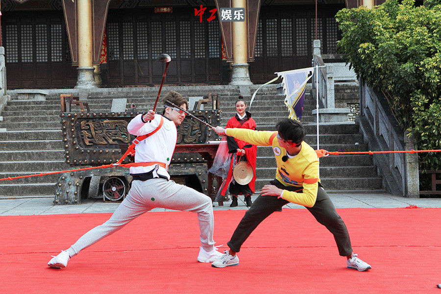 《二十四小時》“大理論劍”群雄過招 吳磊、董力“擊劍”對決