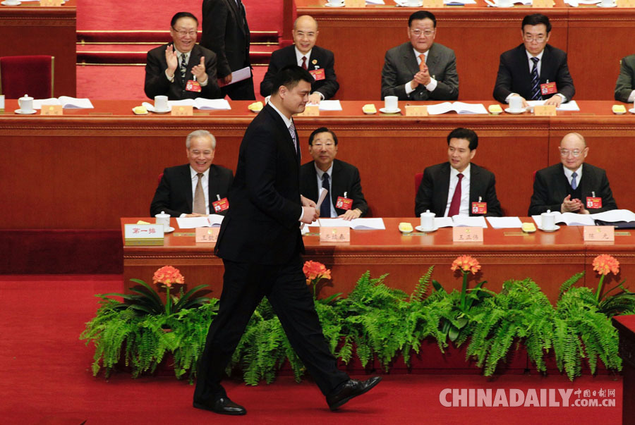 姚明在全國(guó)政協(xié)十二屆五次會(huì)議第三次全體會(huì)議上發(fā)言