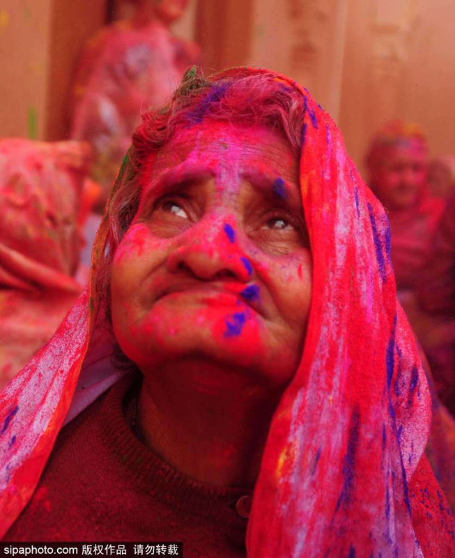 印度寡婦慶胡里節(jié) 上演色彩狂歡