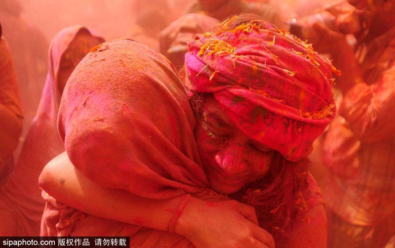 印度寡婦慶胡里節(jié) 上演色彩狂歡