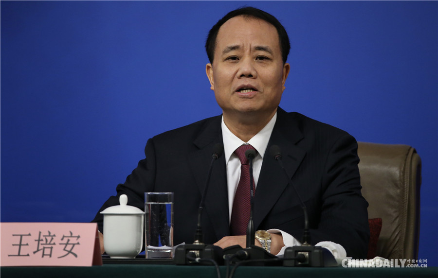 國家衛計委主任李斌就“‘十三五’開局之年衛生計生改革發展”答記者問