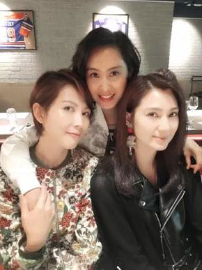 一群天仙！洪欣朱茵蔡少芬陳法蓉相擁合影