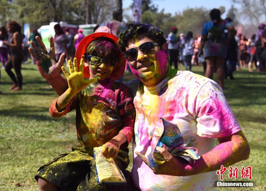 美國洛杉磯色彩節引民眾狂歡