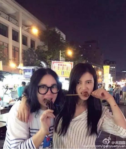 娛樂圈吃貨多：趙麗穎毛曉彤林允張?zhí)鞇圩類鄢?/></p>

<p>　　已嫁為人妻的女神高圓圓對于美食可謂是偏愛有加，圓圓嘗盡各類美食的同時也不忘開個餐廳，讓粉絲們也大快朵頤一番。</p>
</div>

<div width=