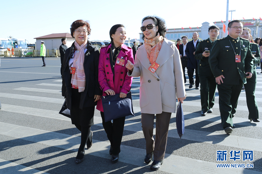 全國政協委員走向人民大會堂