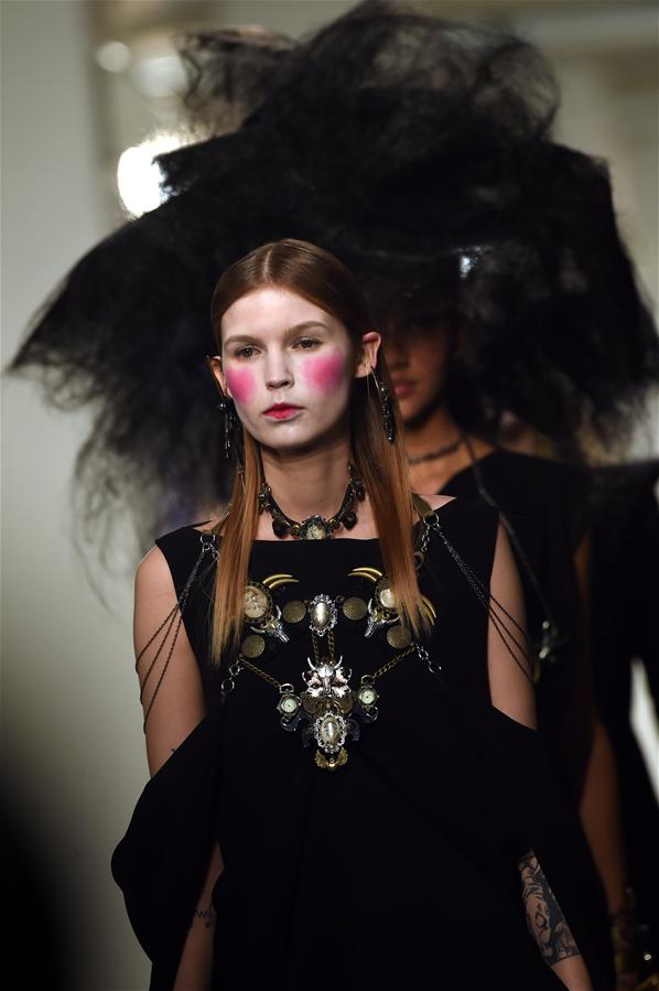 里斯本秋冬時裝周詮釋時尚“無限”創意