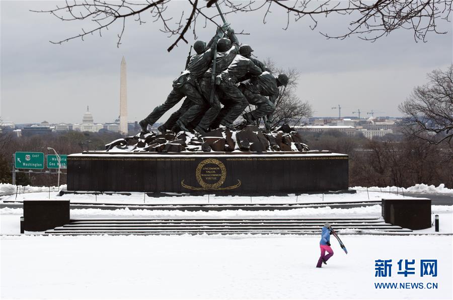 美國東北部遭遇暴風(fēng)雪 數(shù)千航班取消（組圖）