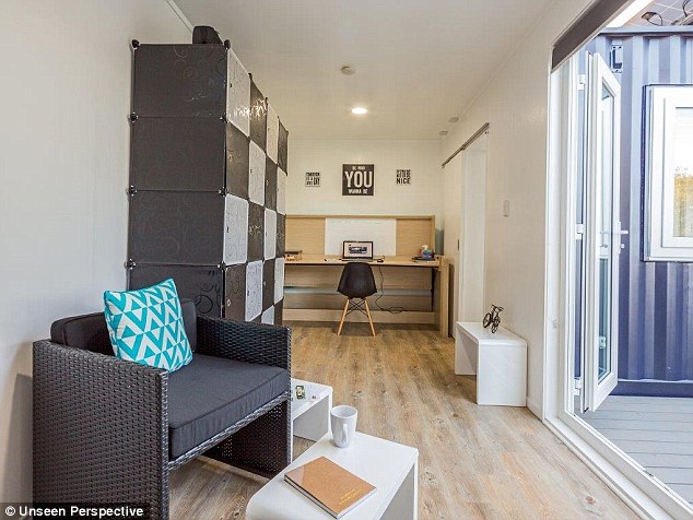 女子癡迷小空間生活 用集裝箱打造夢幻小屋（組圖）