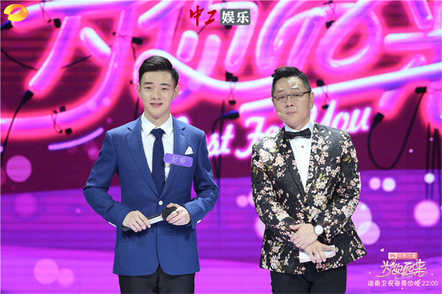 《為你而來(lái)》現(xiàn)場(chǎng)“斗舞” 女閨蜜檢驗(yàn)?zāi)屑钨e八塊腹肌