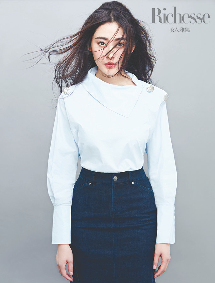 張天愛寫真玩轉光影 側顏有型凸顯獨立女性之美