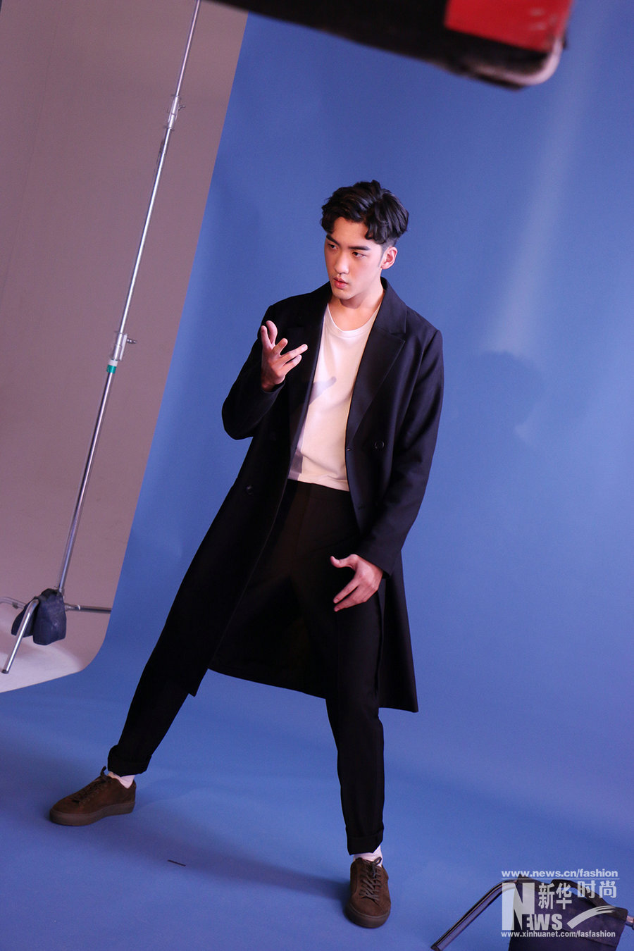 廖彥龍曝春日時(shí)尚大片 百搭隨性活力十足