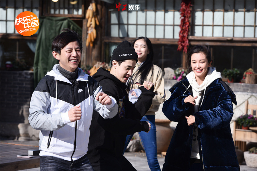 《向往的生活》李冰冰何炅鄉(xiāng)村尬舞活力十足 楊迪上場畫風(fēng)跑偏