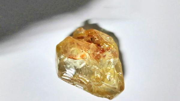 非洲牧師發現超大鉆石捐國家 售價或超4億（圖）