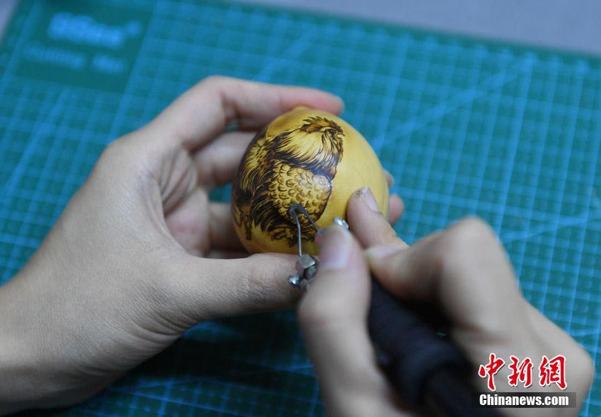 “80后”女孩3年創作5000余葫蘆烙畫工藝品