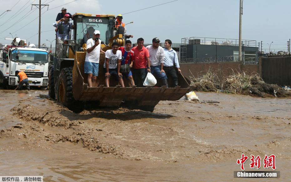秘魯強降雨引發(fā)洪災(zāi)泥石流 數(shù)萬人受災(zāi)[組圖]