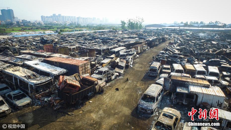 海口6000多輛車(chē)一夜間被燒剩鐵架 場(chǎng)面觸目驚心