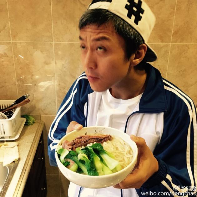 “賢惠”的男星：張杰為謝娜發(fā)聲 黃曉明減工陪baby