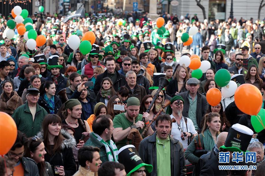 布達(dá)佩斯舉行游行慶祝圣帕特里克節(jié)（組圖）