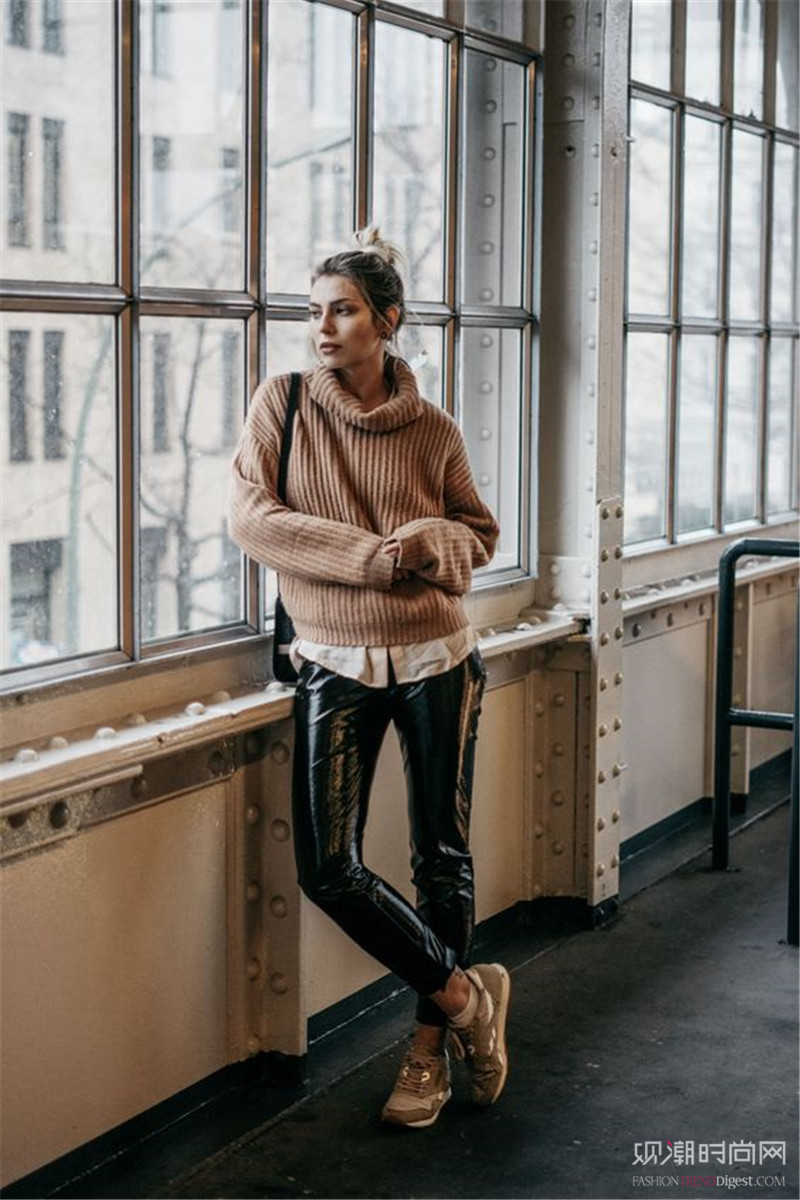 用一件毛衣輕松搞定春季時(shí)髦搭配