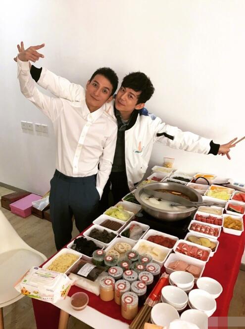 李維嘉曬工作餐心情好 這工作餐也是逆天啦！