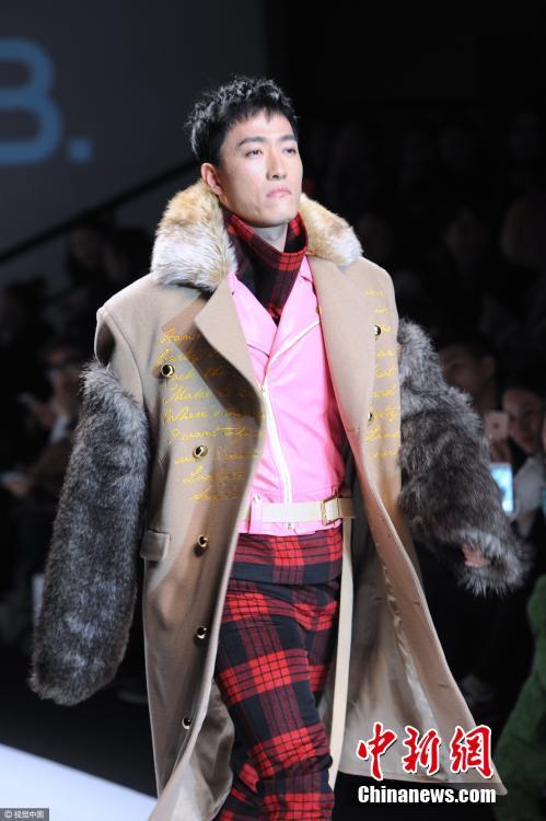 巨星范！劉翔為古巨基站臺 變男模走T臺