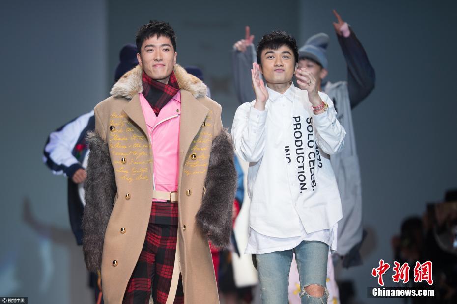 巨星范！劉翔為古巨基站臺 變男模走T臺