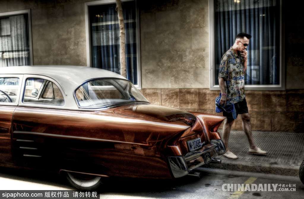 歡迎來到六十年代的歐洲 西班牙小鎮舉辦復古大派對