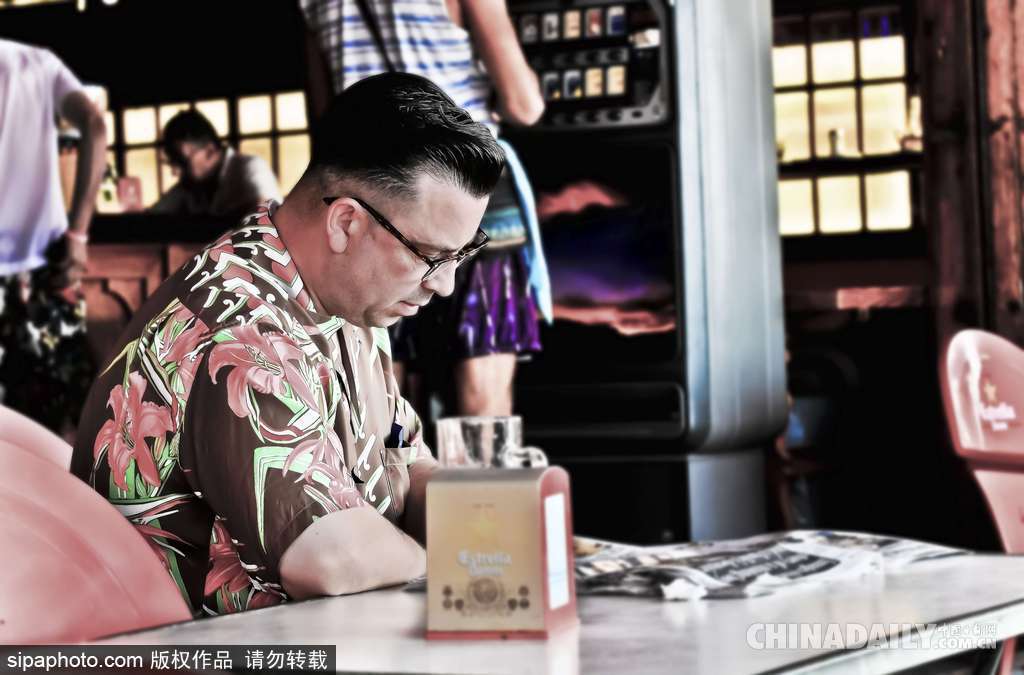 歡迎來到六十年代的歐洲 西班牙小鎮(zhèn)舉辦復(fù)古大派對(duì)