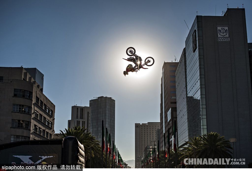 原來可以這么玩！盤點(diǎn)全球各地運(yùn)動(dòng)牛人挑戰(zhàn)極限的高能瞬間