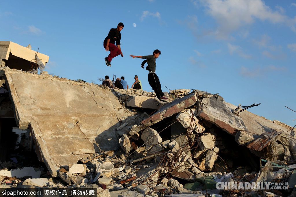 原來(lái)可以這么玩！盤(pán)點(diǎn)全球各地運(yùn)動(dòng)牛人挑戰(zhàn)極限的高能瞬間