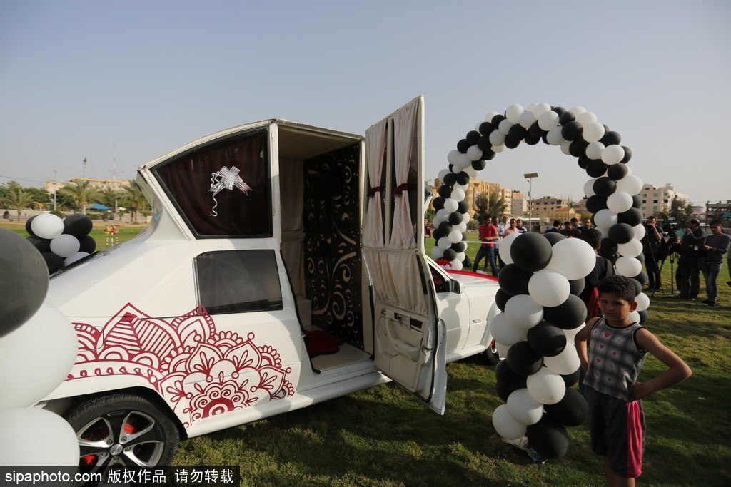 現代版“灰姑娘的南瓜馬車”：巴勒斯坦一男子別出心裁 改裝出華麗婚車