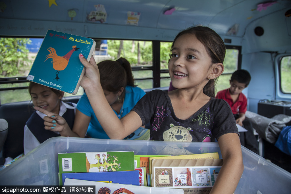 尼加拉瓜流動巴士圖書館 鄉(xiāng)村兒童“零距離”接觸知識