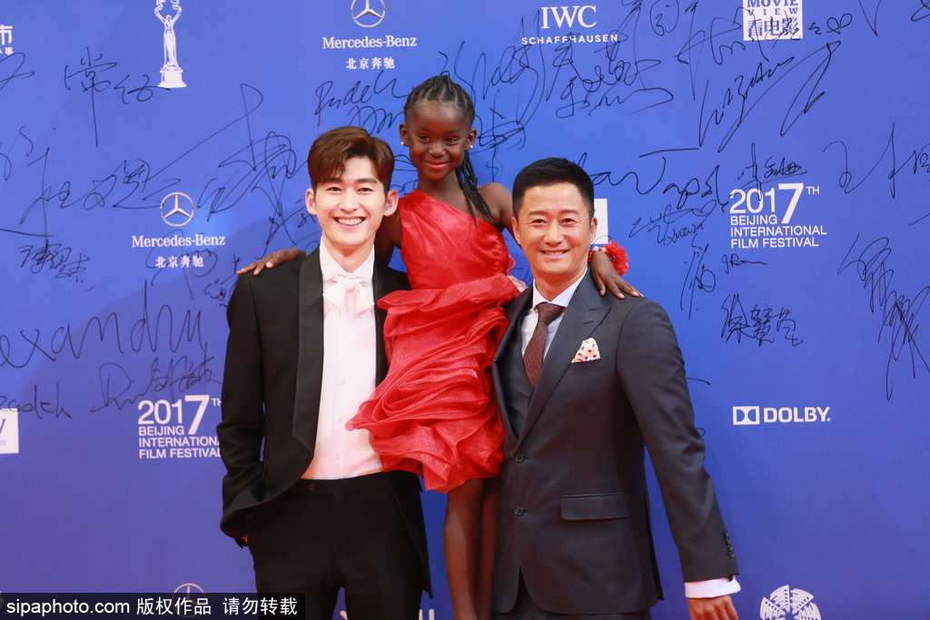 第七屆北京電影節：莫妮卡·貝魯奇性感現身閉幕式紅毯 林志玲、蔣雯麗、殷桃同場爭艷