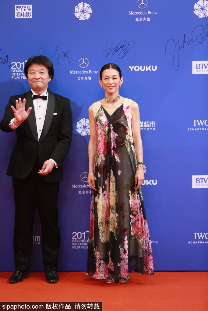 第七屆北京電影節：莫妮卡·貝魯奇性感現身閉幕式紅毯 林志玲、蔣雯麗、殷桃同場爭艷