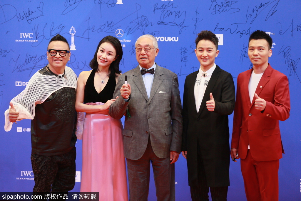 第七屆北京電影節：莫妮卡·貝魯奇性感現身閉幕式紅毯 林志玲、蔣雯麗、殷桃同場爭艷