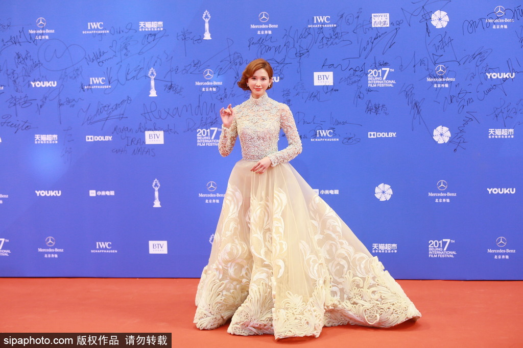 第七屆北京電影節：莫妮卡·貝魯奇性感現身閉幕式紅毯 林志玲、蔣雯麗、殷桃同場爭艷