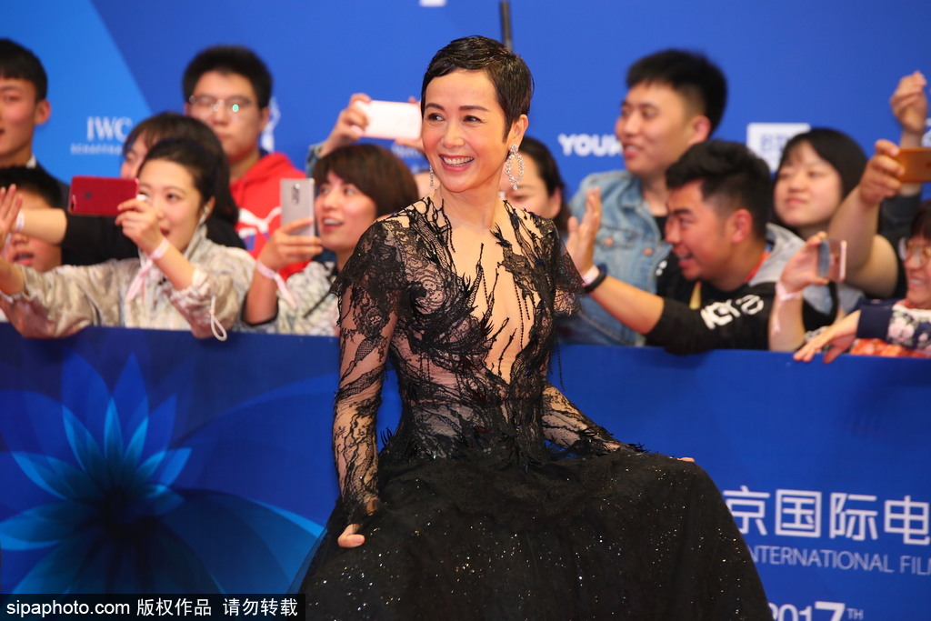 第七屆北京電影節：莫妮卡·貝魯奇性感現身閉幕式紅毯 林志玲、蔣雯麗、殷桃同場爭艷