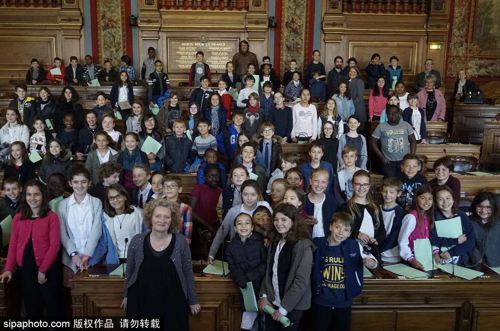 巴黎舉行萌娃理事會討論教務(wù) 小小“議員”舉手參與嚴(yán)肅呆萌