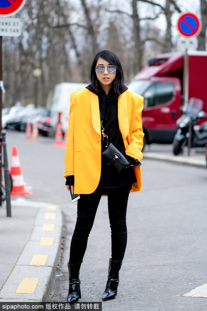 給春天一點顏色看看...盤點街拍中耀眼的一抹橙