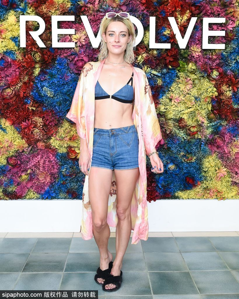 全美最盛大音樂(lè)節(jié)科切拉！盤點(diǎn)激情火辣內(nèi)衣上陣的潮人街拍