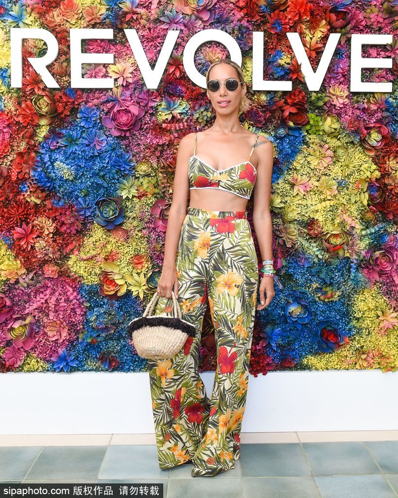 全美最盛大音樂(lè)節(jié)科切拉！盤(pán)點(diǎn)激情火辣內(nèi)衣上陣的潮人街拍