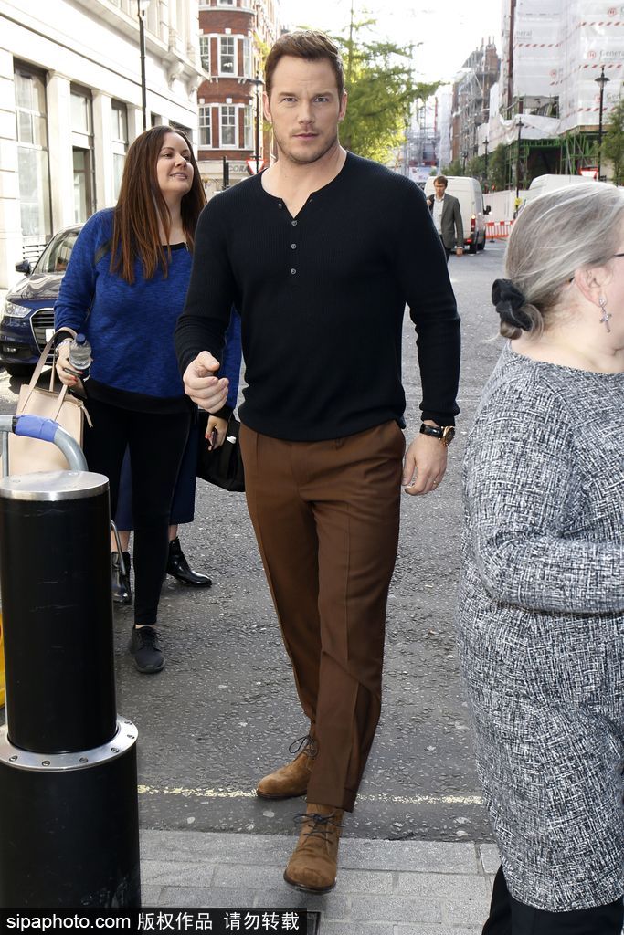 “星爵”克里斯·帕拉特出街 顏值在線表情鬼馬可愛(ài)