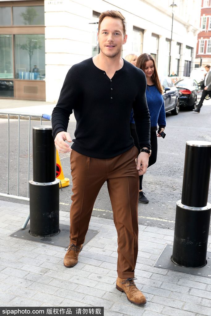“星爵”克里斯·帕拉特出街 顏值在線表情鬼馬可愛(ài)