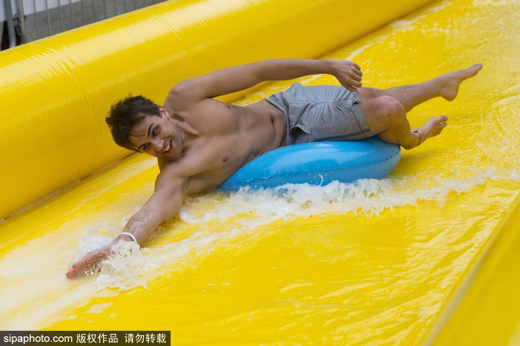 世界這么大！不一定要去迪拜撿垃圾 盤(pán)點(diǎn)世界奇葩工種