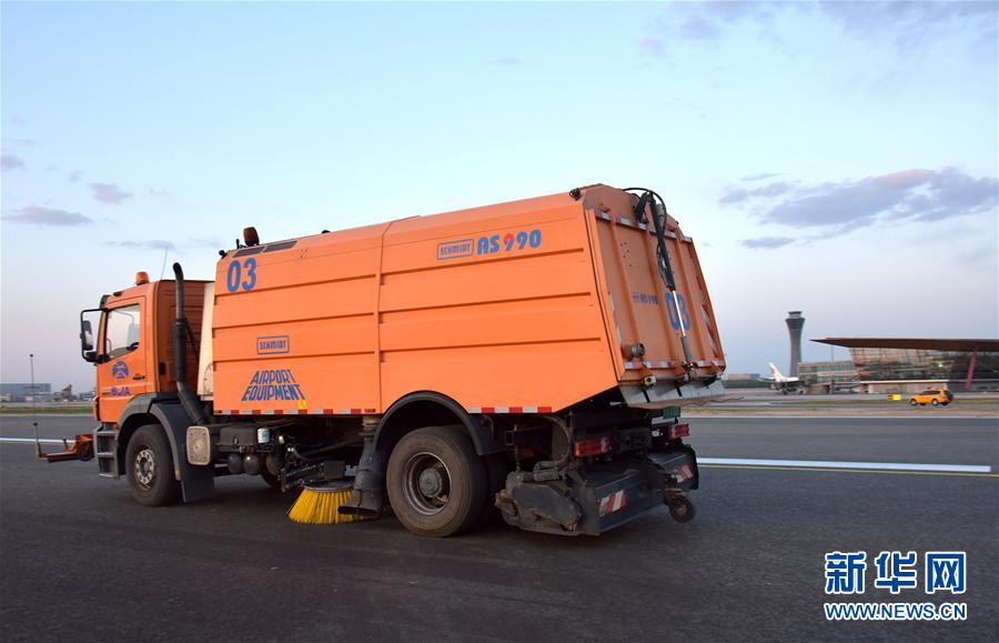 首都機(jī)場(chǎng)中跑道大修提前完工