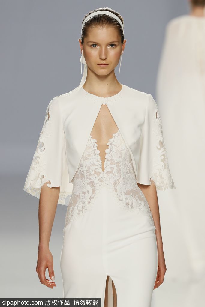 2018巴塞羅那婚紗周開走 純白婚紗唯美優(yōu)雅