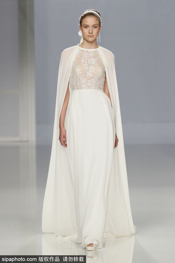 2018巴塞羅那婚紗周開走 純白婚紗唯美優(yōu)雅