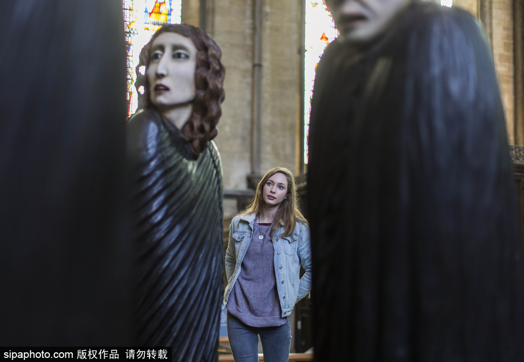 英國教堂舉行木雕藝術(shù)展 奇詭神秘仿若走進木偶城堡