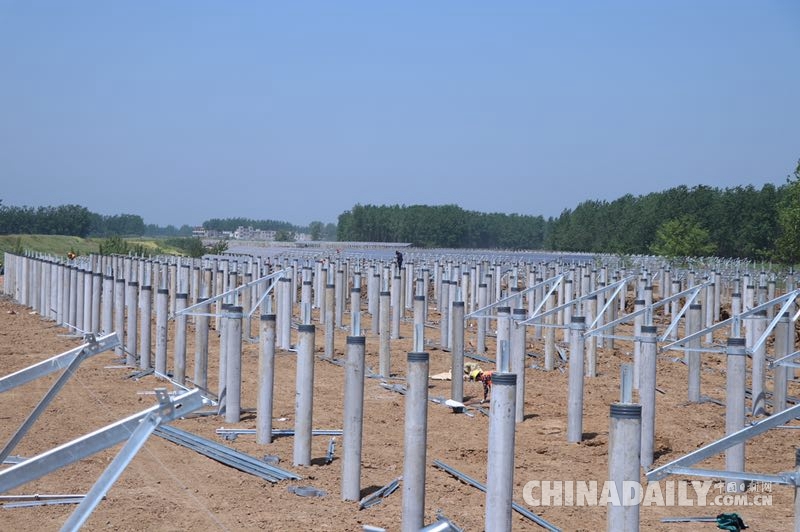 安徽臨泉縣扶貧工地熱火朝天迎五一