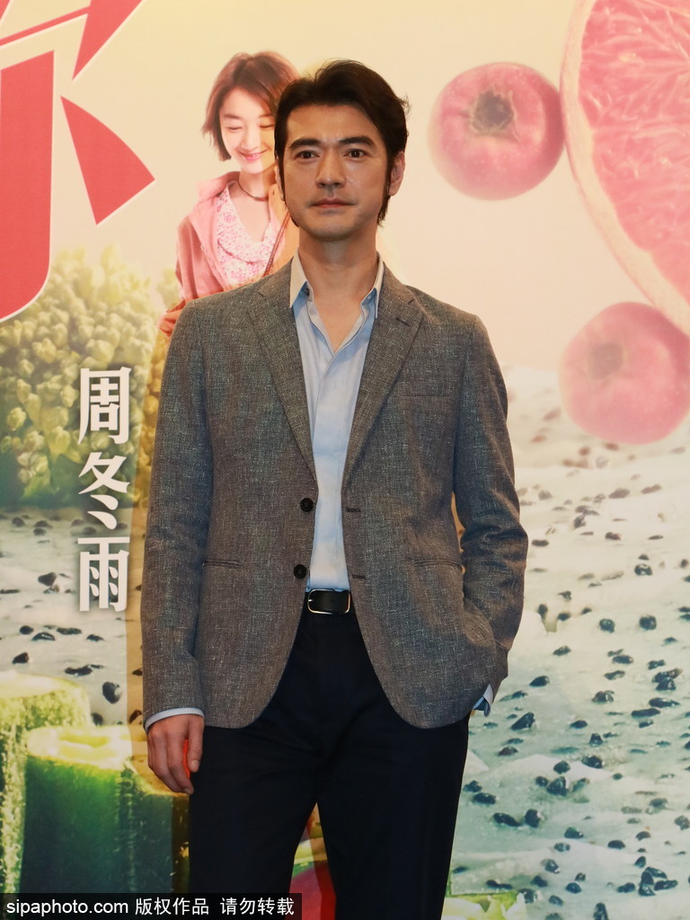 周冬雨直言生活中不會(huì)做飯 大贊金城武敬業(yè)吃道具餐